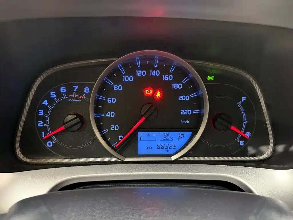 Toyota RAV4 2018 — фото 17