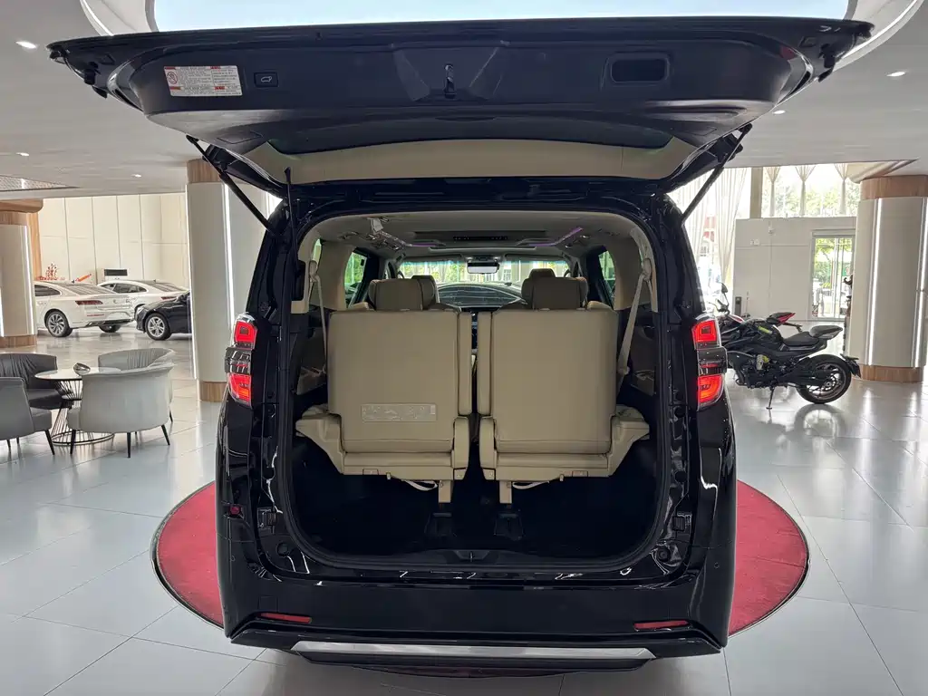 Toyota Vellfire 2023 — фото 8