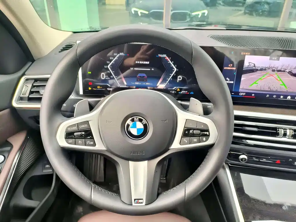 BMW 3 Series 2025 — фото 13