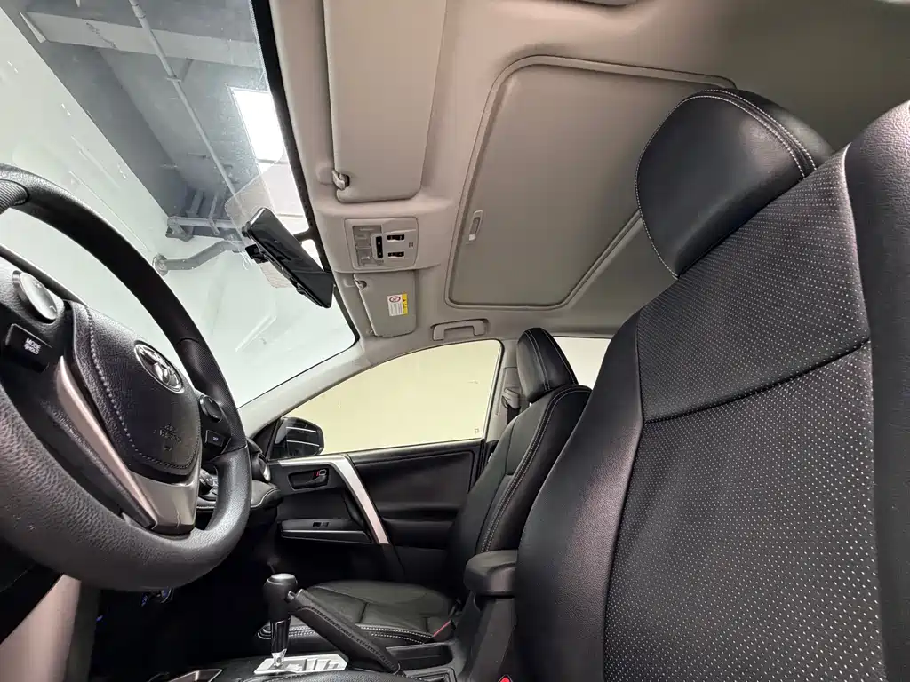 Toyota RAV4 2018 — фото 13