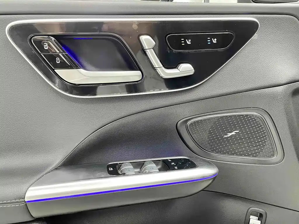 Mercedes-Benz C-Class 2024 — фото 13