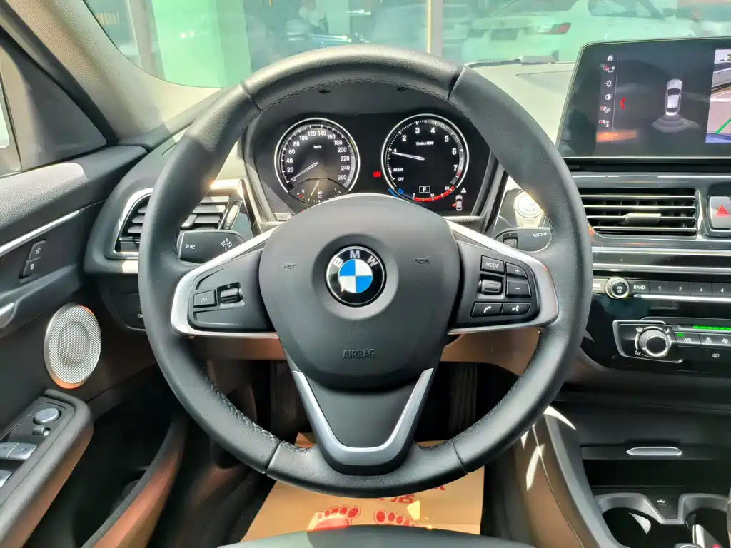 BMW 1 Series 2021 — фото 18