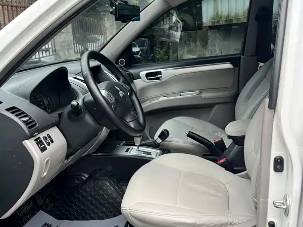 Mitsubishi Pajero Jinchang 2015