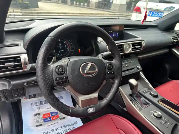 Lexus IS 2016
