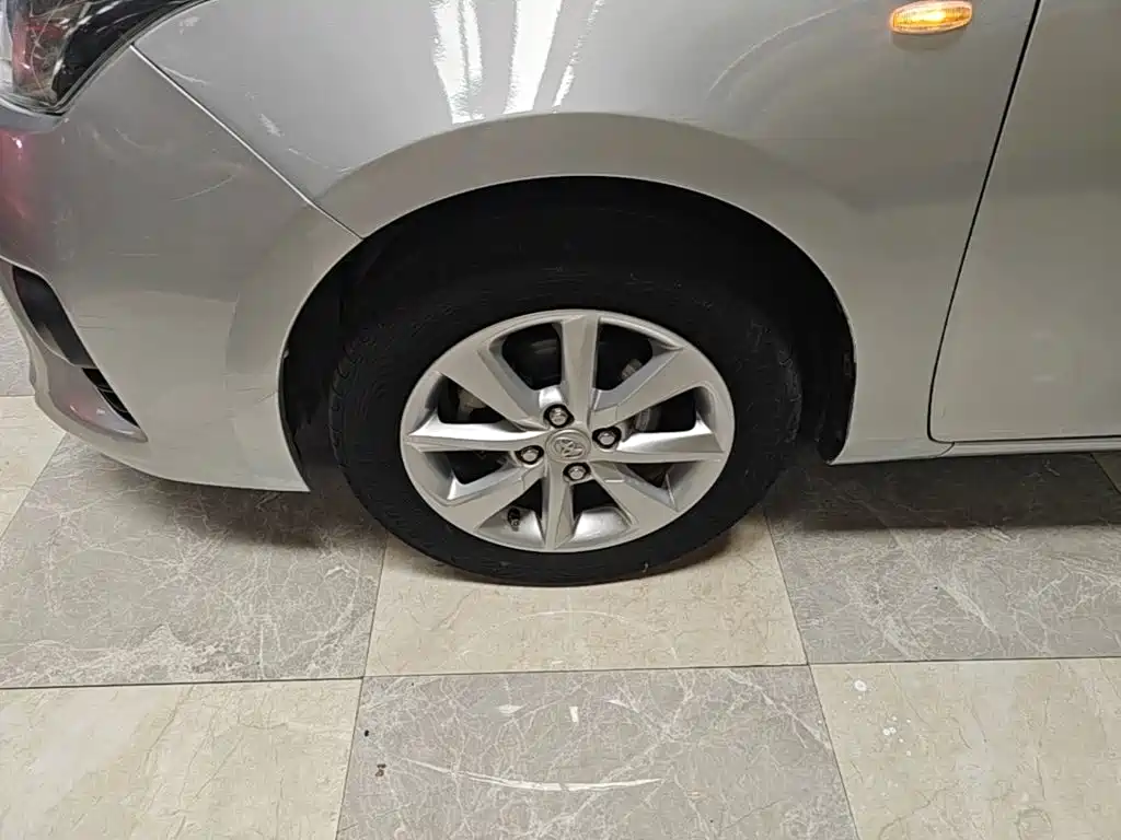 Toyota Yaris L 2015 — фото 23