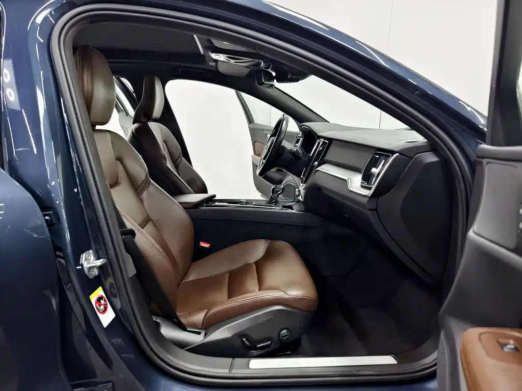 Volvo S60 2021 — фото 14