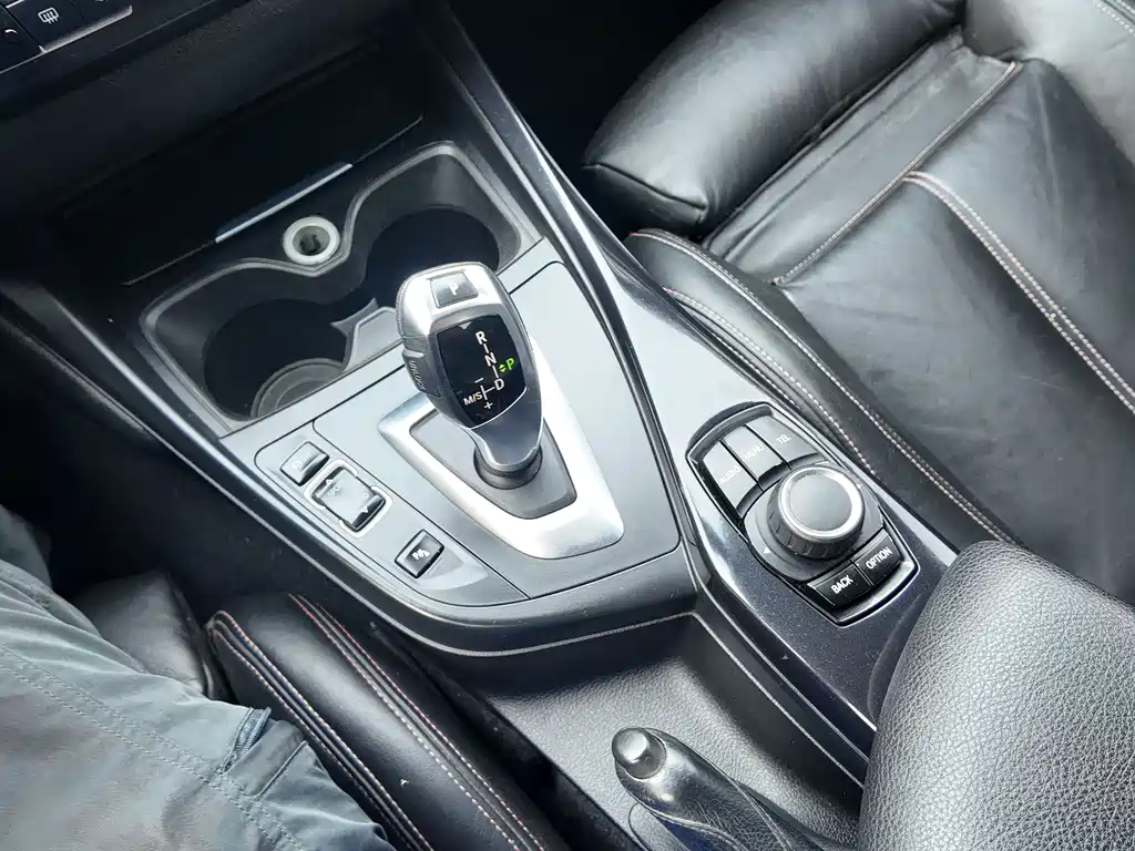 BMW 1 Series 2012 — фото 37