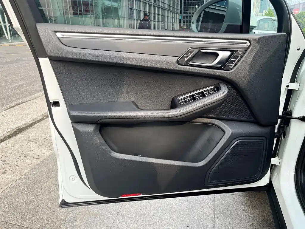 Porsche Macan 2018 — фото 12
