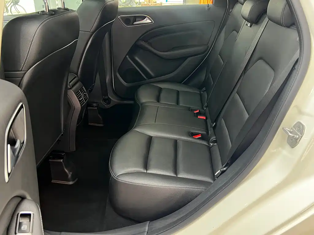Mercedes-Benz B-Class 2016 — фото 19