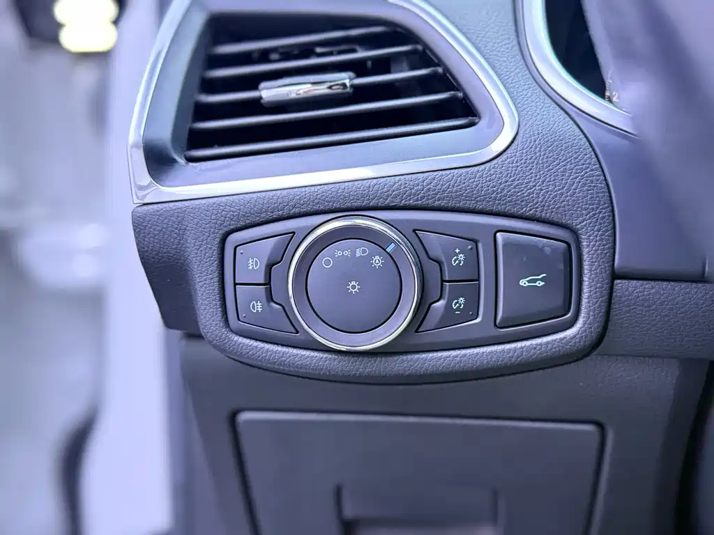 Ford Edge 2018 — фото 12