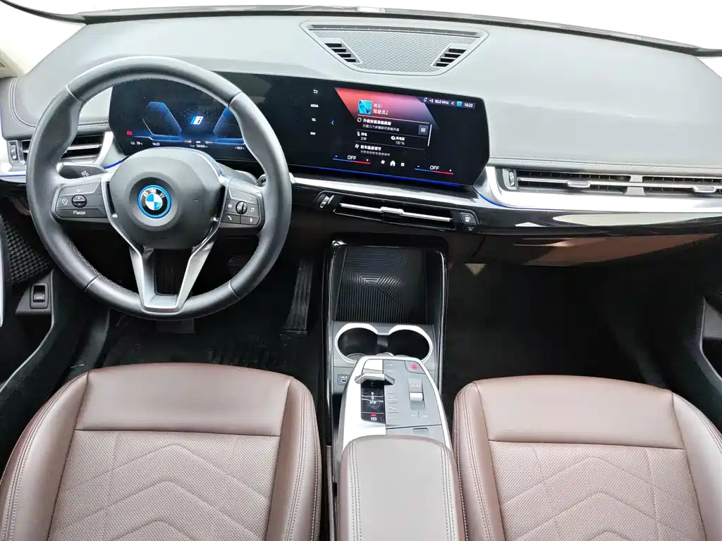 BMW iX1 2024 — фото 17