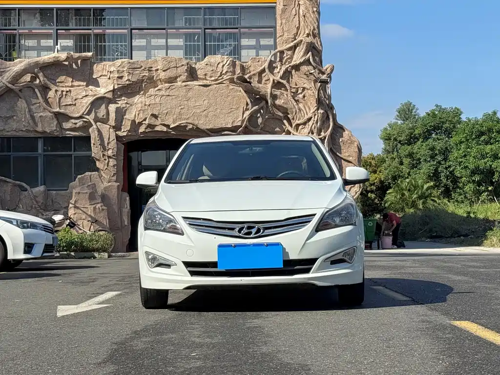 Hyundai Accent 2015 — фото 3