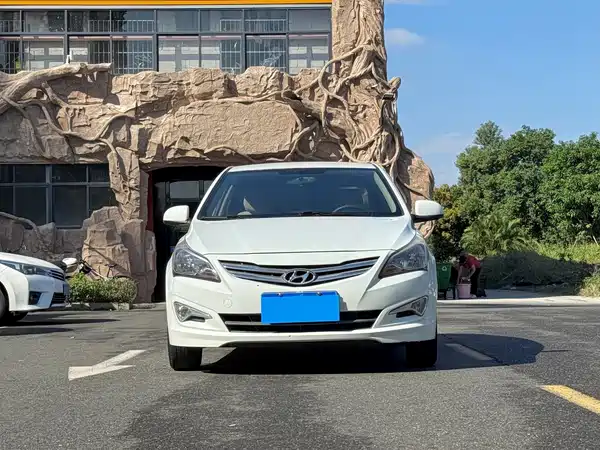 Hyundai Accent 2015
