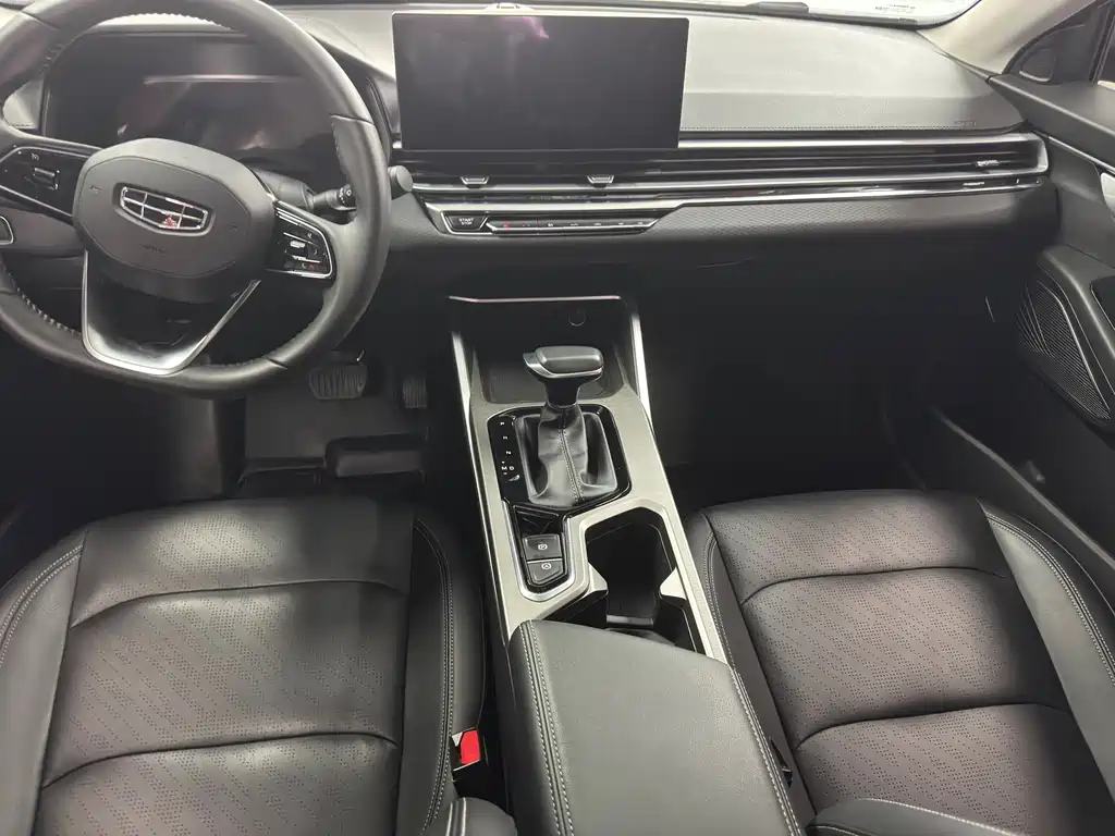 Geely Emgrand 2023