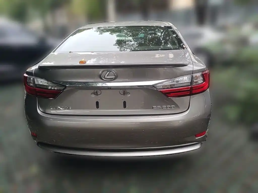 Lexus ES 2018 — фото 10