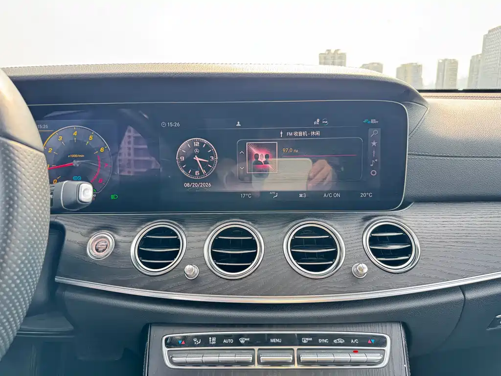 Mercedes-Benz E-Class 2019 — фото 15