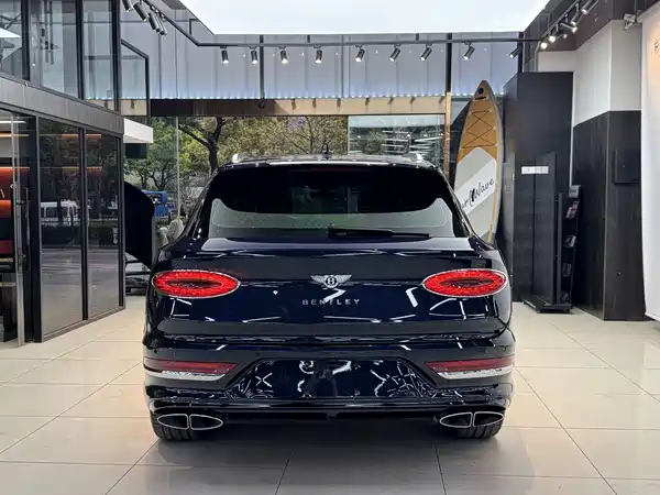 Bentley Bentayga Plug-In Hybrid 2021