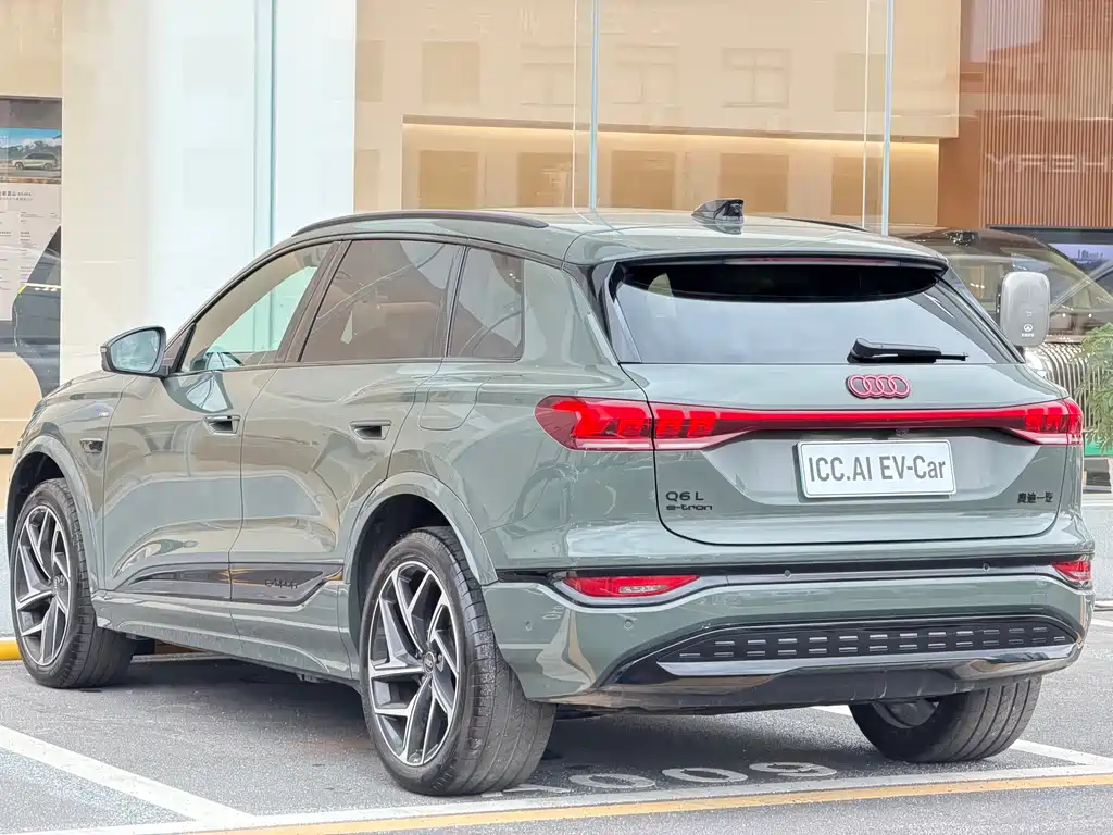Audi Q6L e-tron 2025 — фото 19