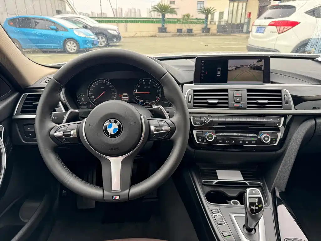 BMW 3 Series 2019 — фото 13