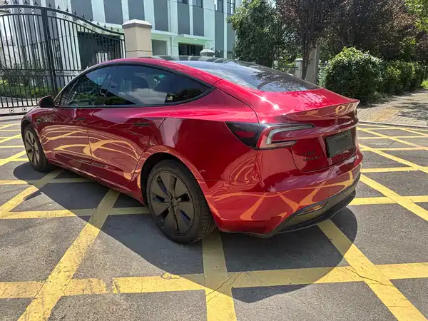 Tesla Model 3 2025