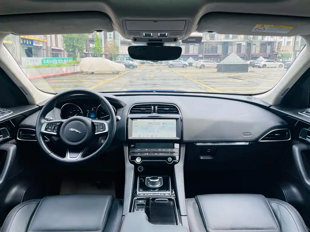 Jaguar F-PACE 2020