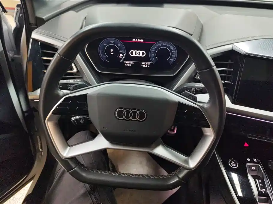 Audi Q4 e-tron 2024 — фото 15