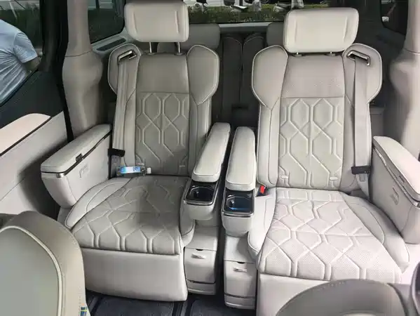 Volvo EM90 2024