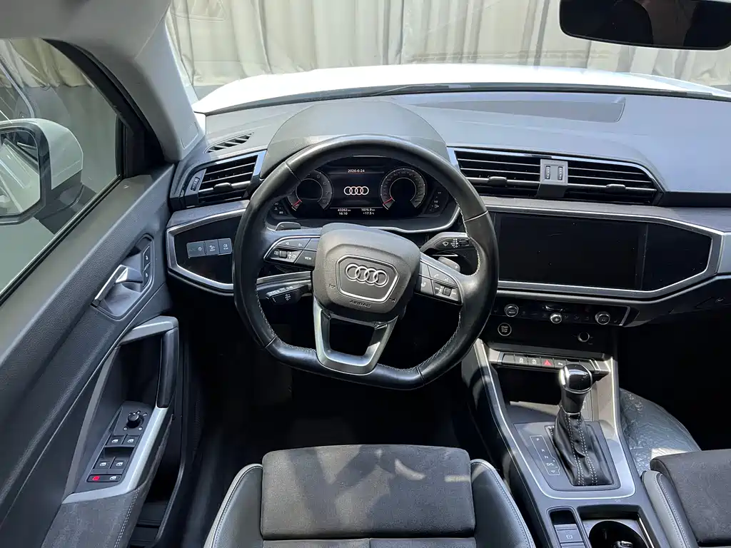 Audi Q3 2023 — фото 12