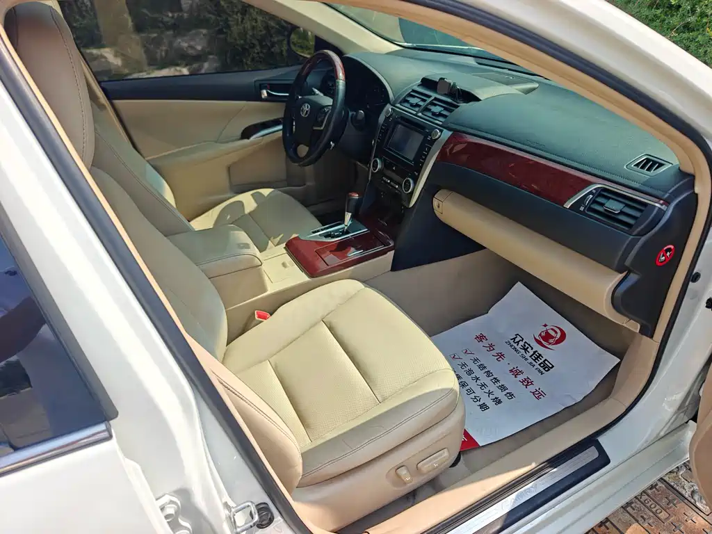 Toyota Camry 2014 — фото 24