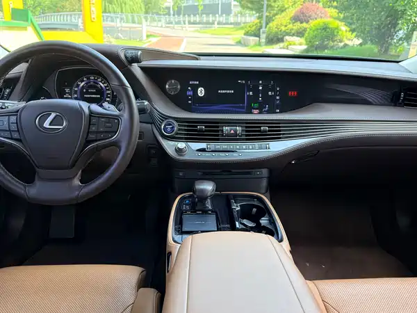Lexus LS 2019