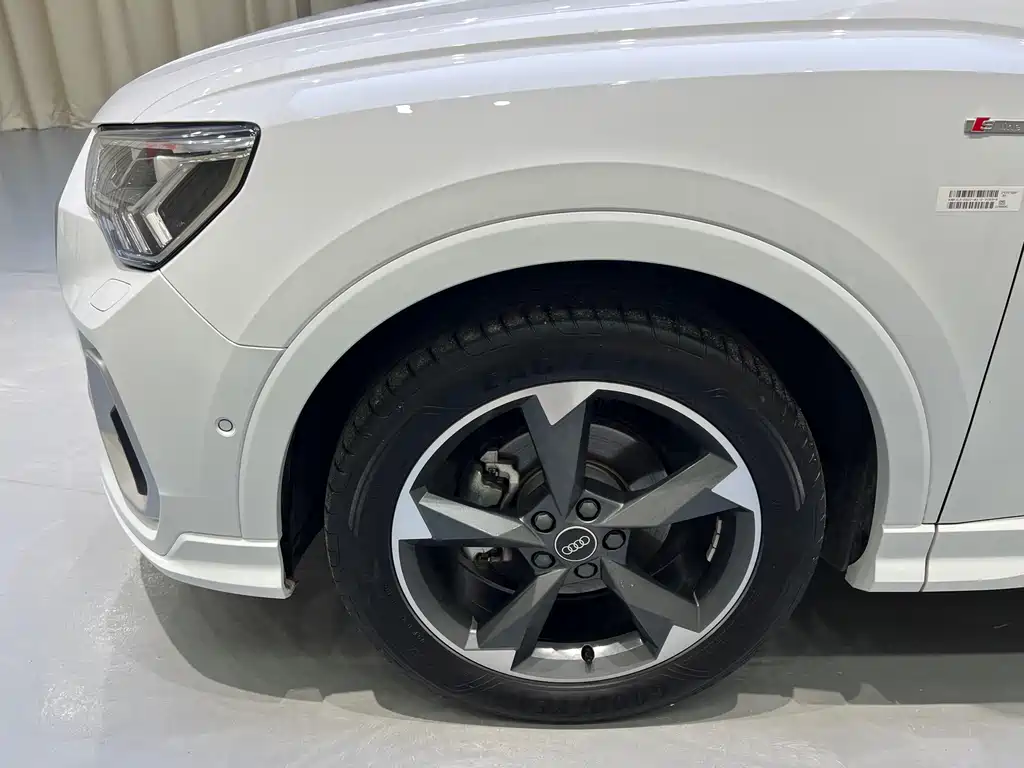 Audi Q3 2023 — фото 22
