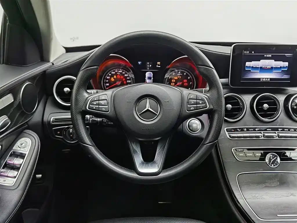 Mercedes-Benz C-Class 2018 — фото 11