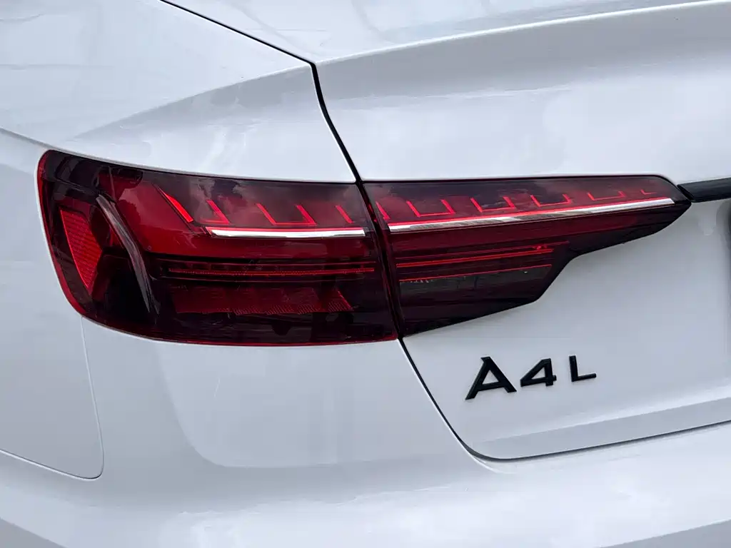 Audi A4L 2023 — фото 10