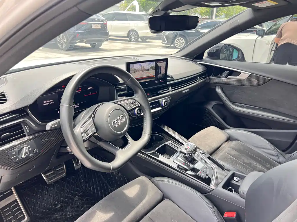 Audi A4L 2023 — фото 15