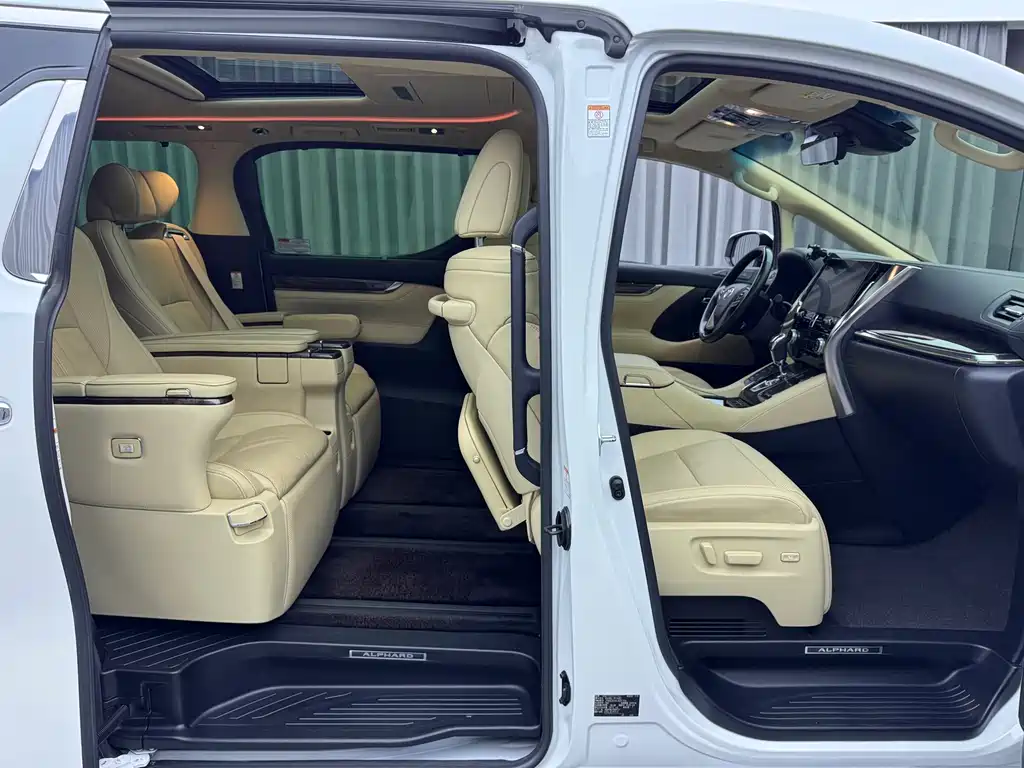 Toyota Alphard 2020 — фото 21