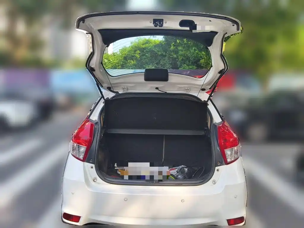Toyota Yaris L 2014 — фото 20