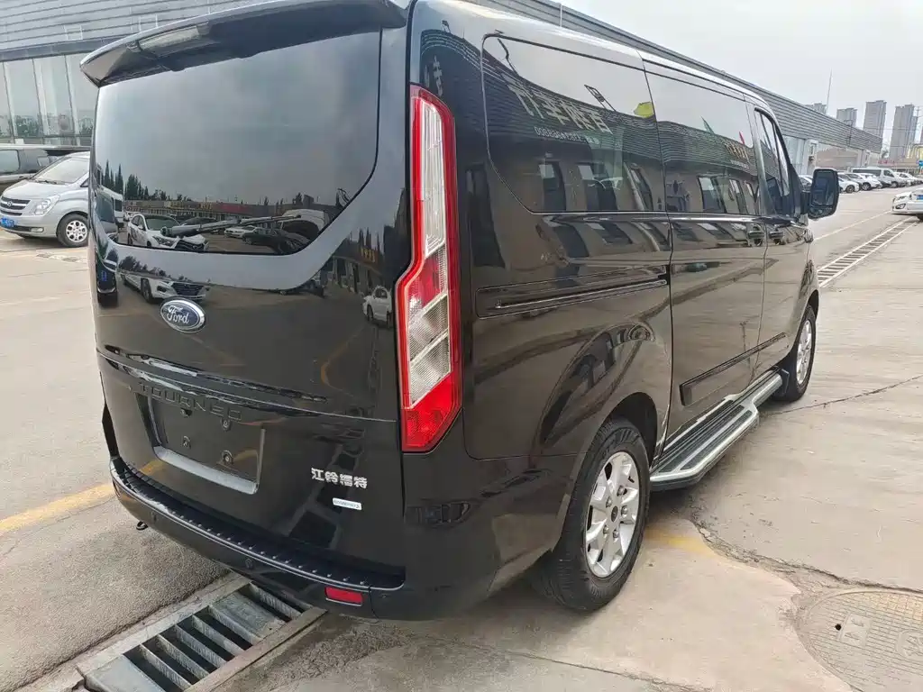 Ford Tourneo 2021 — фото 10