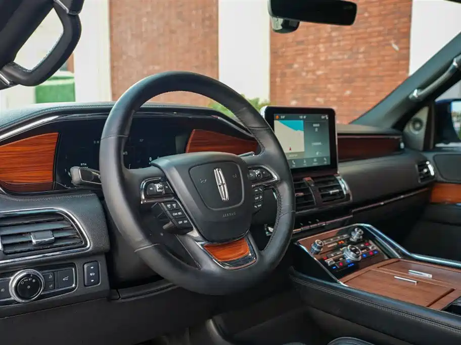 Lincoln Navigator 2018 — фото 14