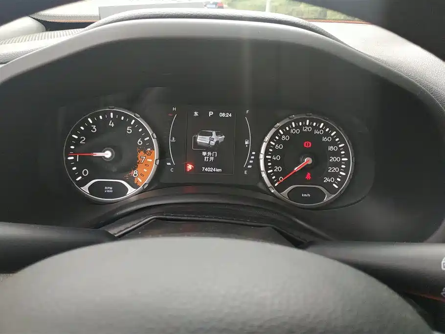 Jeep Renegade 2018 — фото 14