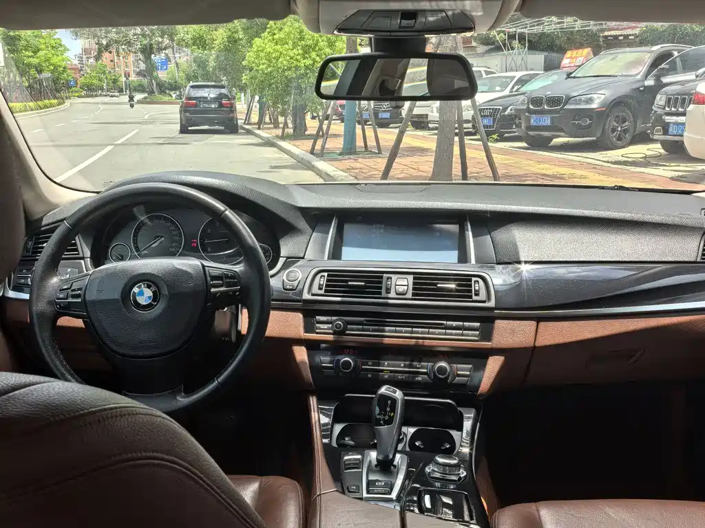 BMW 5 Series 2015 — фото 10