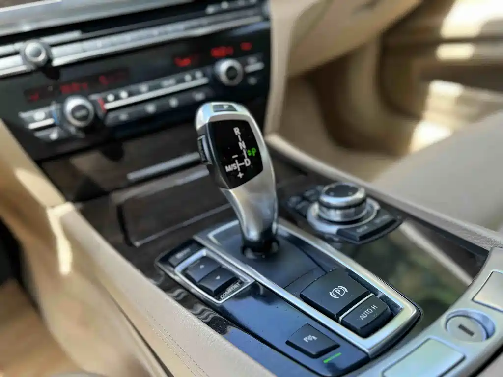BMW 7 Series 2011 — фото 10