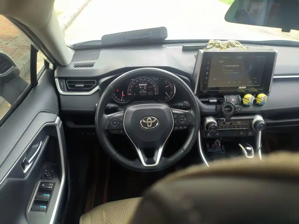 Toyota RAV4 2020 — фото 11