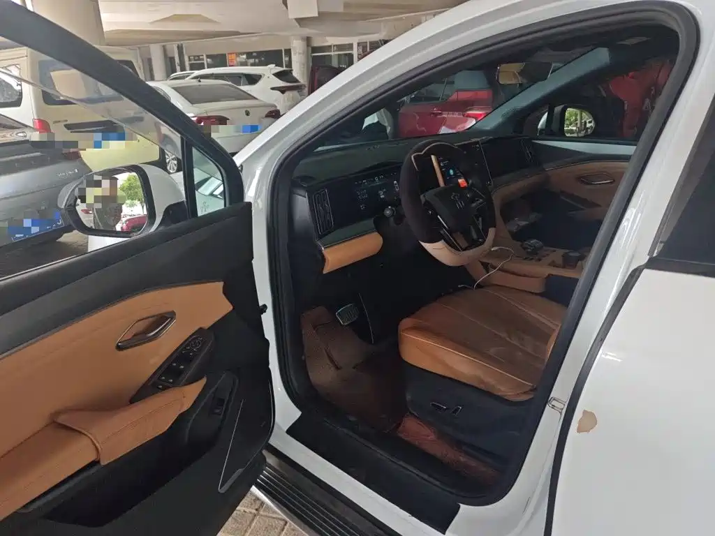 BYD Song L DM-i 2024 — фото 12