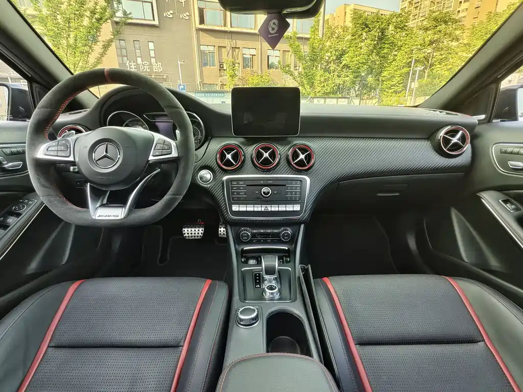 Mercedes-Benz A-Class AMG 2018 — фото 10