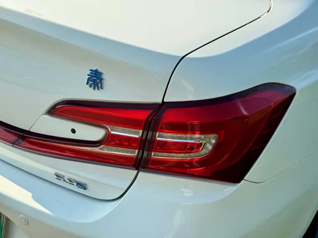 BYD Qin NEV 2017 — фото 10