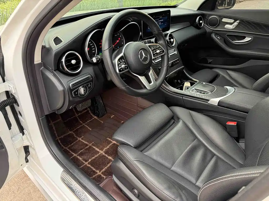 Mercedes-Benz C-Class 2019 — фото 23