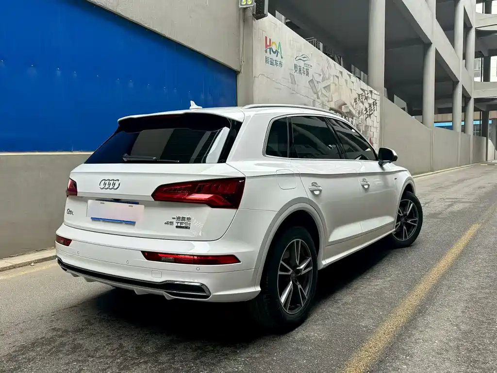 Audi Q5L 2020 — фото 2
