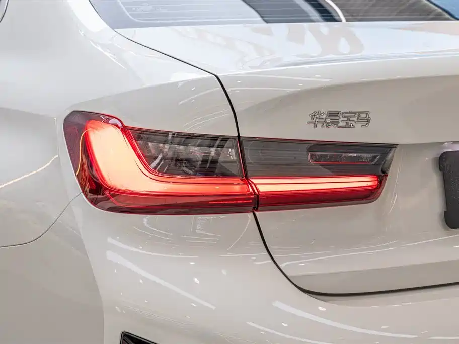 BMW 3 Series 2025 — фото 20