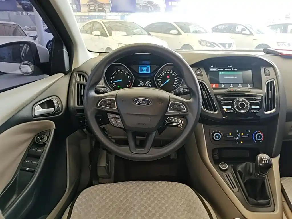 Ford Focus 2017 — фото 11