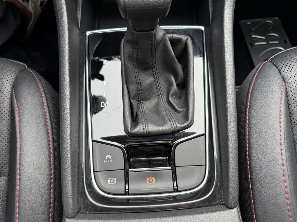 Skoda Karoq 2023 — фото 14